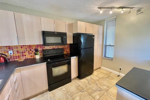 Купить кондоминиум в Маргит, Флорида 2 спальни, 91.97м2, № 1982180 - фото 15