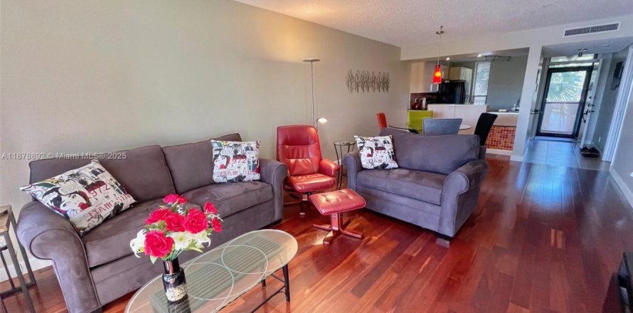 Кондоминиум с 2 спальнями в Маргит, Флорида № 1982180