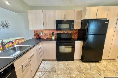 Купить кондоминиум в Маргит, Флорида 2 спальни, 91.97м2, № 1982180 - фото 16