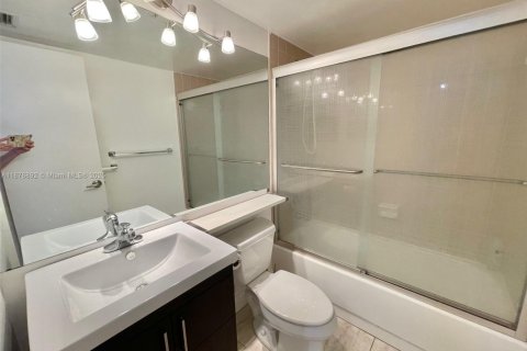 Купить кондоминиум в Маргит, Флорида 2 спальни, 91.97м2, № 1982180 - фото 28