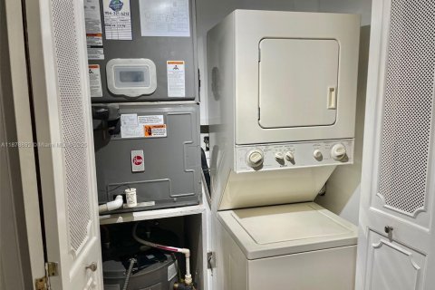 Купить кондоминиум в Маргит, Флорида 2 спальни, 91.97м2, № 1982180 - фото 9