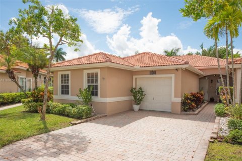 Villa ou maison à vendre à Pembroke Pines, Floride: 3 chambres, 121.52 m2 № 1951107 - photo 2