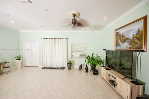 Villa ou maison à vendre à Pembroke Pines, Floride: 3 chambres, 121.52 m2 № 1951107 - photo 4