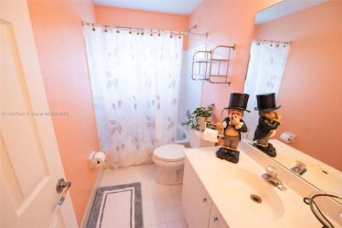 Villa ou maison à vendre à Pembroke Pines, Floride: 3 chambres, 121.52 m2 № 1951107 - photo 13