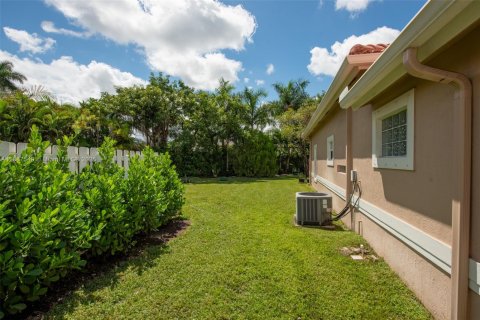 Villa ou maison à vendre à Pembroke Pines, Floride: 3 chambres, 121.52 m2 № 1951107 - photo 18