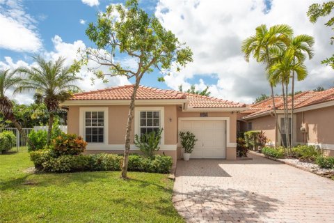 Villa ou maison à vendre à Pembroke Pines, Floride: 3 chambres, 121.52 m2 № 1951107 - photo 1