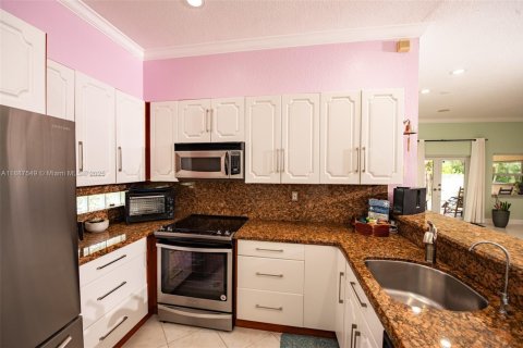 Villa ou maison à vendre à Pembroke Pines, Floride: 3 chambres, 121.52 m2 № 1951107 - photo 10
