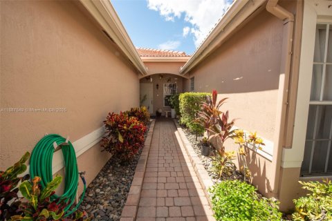 Villa ou maison à vendre à Pembroke Pines, Floride: 3 chambres, 121.52 m2 № 1951107 - photo 3