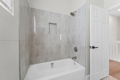 House in Tamarac, Florida 4 bedrooms, 172.98 sq.m. № 2185809 - photo 21