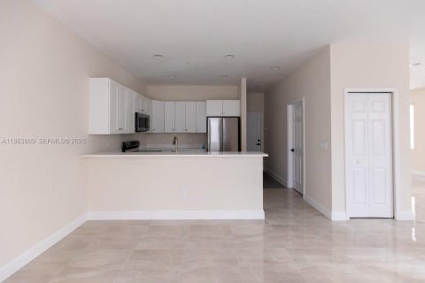 House in Tamarac, Florida 4 bedrooms, 172.98 sq.m. № 2185809 - photo 6