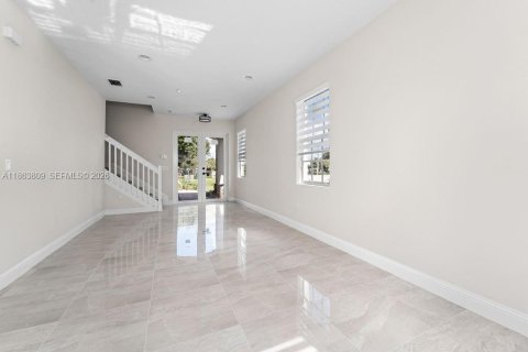 House in Tamarac, Florida 4 bedrooms, 172.98 sq.m. № 2185809 - photo 10
