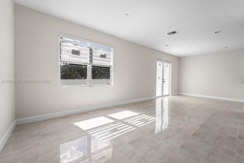 House in Tamarac, Florida 4 bedrooms, 172.98 sq.m. № 2185809 - photo 9