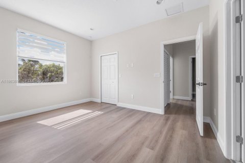 House in Tamarac, Florida 4 bedrooms, 172.98 sq.m. № 2185809 - photo 16