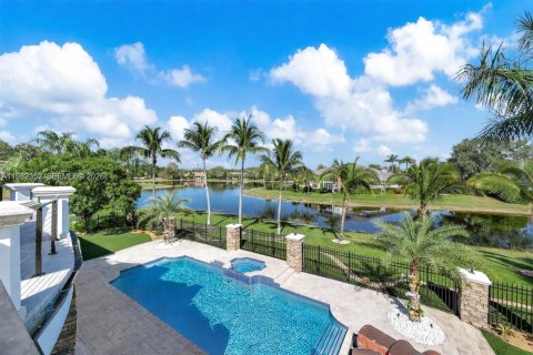 Купить виллу или дом в Уэстон, Флорида 5 спален, 728.45м2, № 2049198 - фото 4
