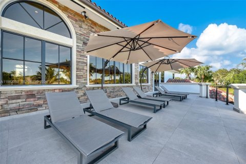 Купить виллу или дом в Уэстон, Флорида 5 спален, 728.45м2, № 2049198 - фото 15