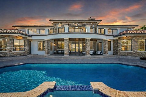 Купить виллу или дом в Уэстон, Флорида 5 спален, 728.45м2, № 2049198 - фото 2