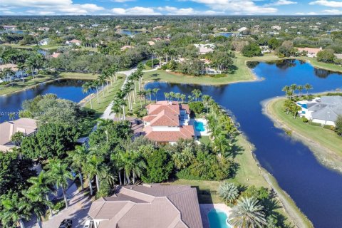 Купить виллу или дом в Уэстон, Флорида 5 спален, 728.45м2, № 2049198 - фото 13