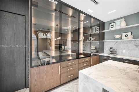 Купить виллу или дом в Уэстон, Флорида 5 спален, 728.45м2, № 2049198 - фото 24