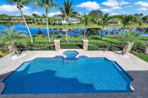 Купить виллу или дом в Уэстон, Флорида 5 спален, 728.45м2, № 2049198 - фото 11