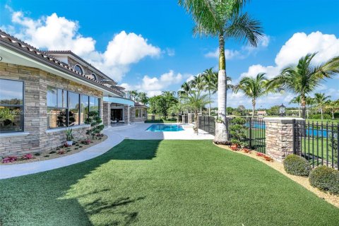 Купить виллу или дом в Уэстон, Флорида 5 спален, 728.45м2, № 2049198 - фото 8