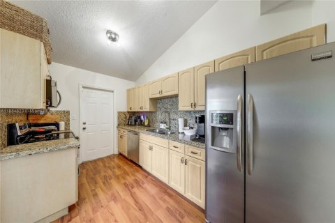 Casa en venta en South Miami, Florida, 3 dormitorios, 151.43 m2 № 1941972 - foto 4
