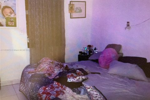 House in Miami, Florida 3 bedrooms, 153.2 sq.m. № 2012717 - photo 11