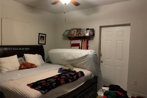 House in Miami, Florida 3 bedrooms, 153.2 sq.m. № 2012717 - photo 9