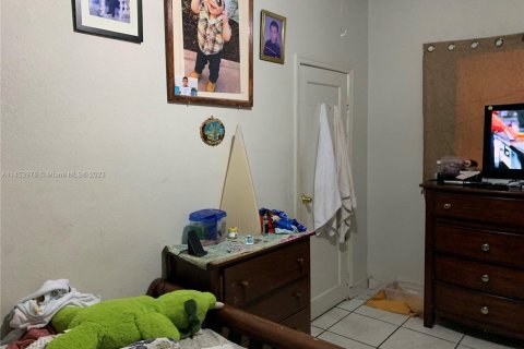 House in Miami, Florida 3 bedrooms, 153.2 sq.m. № 2012717 - photo 10