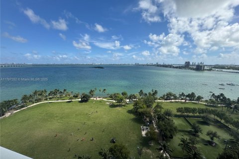 Condominio en venta en Miami, Florida, 2 dormitorios, 128.3 m2 № 1942540 - foto 2