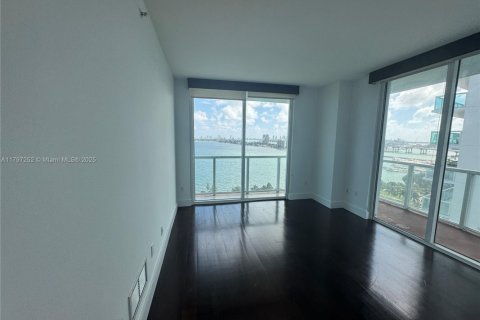 Condominio en venta en Miami, Florida, 2 dormitorios, 128.3 m2 № 1942540 - foto 13