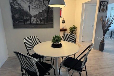 Condo in Orlando, Florida, 2 bedrooms  № 2206235 - photo 19