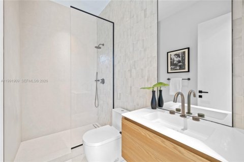 House in Miami Beach, Florida 4 bedrooms, 285.86 sq.m. № 2062464 - photo 25