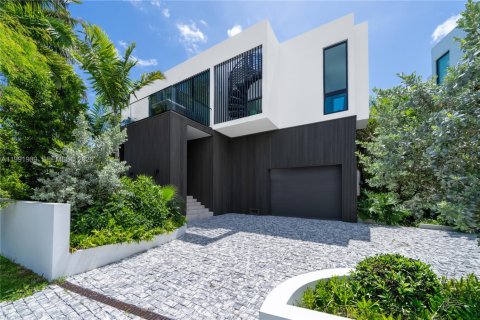 House in Miami Beach, Florida 4 bedrooms, 285.86 sq.m. № 2062464 - photo 4