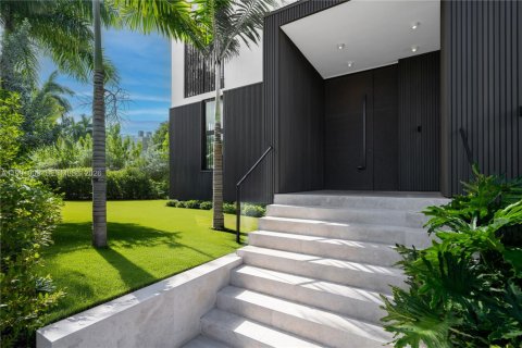 House in Miami Beach, Florida 4 bedrooms, 285.86 sq.m. № 2062464 - photo 3
