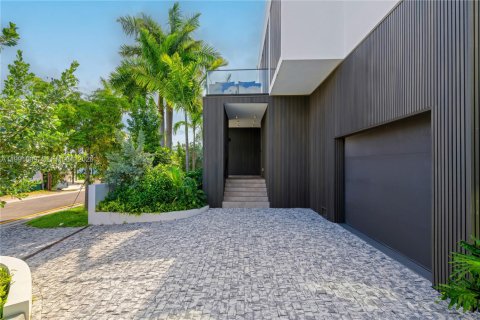 House in Miami Beach, Florida 4 bedrooms, 285.86 sq.m. № 2062464 - photo 6
