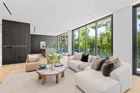 House in Miami Beach, Florida 4 bedrooms, 285.86 sq.m. № 2062464 - photo 11