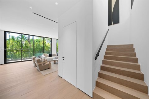 House in Miami Beach, Florida 4 bedrooms, 285.86 sq.m. № 2062464 - photo 26
