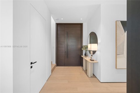 House in Miami Beach, Florida 4 bedrooms, 285.86 sq.m. № 2062464 - photo 7