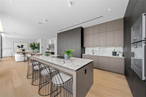House in Miami Beach, Florida 4 bedrooms, 285.86 sq.m. № 2062464 - photo 18