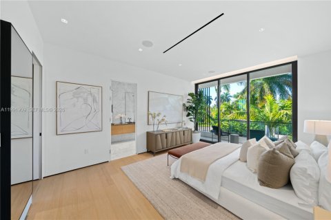 House in Miami Beach, Florida 4 bedrooms, 285.86 sq.m. № 2062464 - photo 28