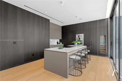 House in Miami Beach, Florida 4 bedrooms, 285.86 sq.m. № 2062464 - photo 16