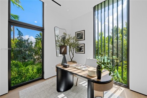House in Miami Beach, Florida 4 bedrooms, 285.86 sq.m. № 2062464 - photo 24