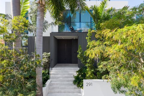 House in Miami Beach, Florida 4 bedrooms, 285.86 sq.m. № 2062464 - photo 2