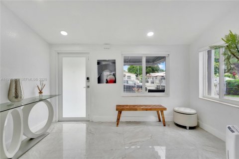 Купить виллу или дом в Майами, Флорида 4 спальни, 145.67м2, № 2064674 - фото 2