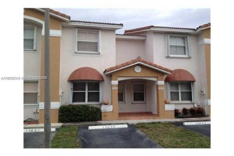Townhouse in Miami, Florida 2 bedrooms, 111.48 sq.m. № 2044514