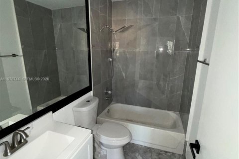 Townhouse in Miami, Florida 2 bedrooms, 111.48 sq.m. № 2044514 - photo 13