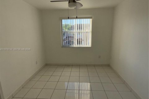 Townhouse in Miami, Florida 2 bedrooms, 111.48 sq.m. № 2044514 - photo 16