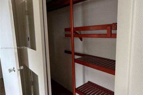 Propiedad comercial en alquiler en Miramar, Florida, 1 dormitorio, 113.71 m2 № 2047107 - foto 9