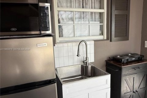 Propiedad comercial en alquiler en Miramar, Florida, 1 dormitorio, 113.71 m2 № 2047107 - foto 3