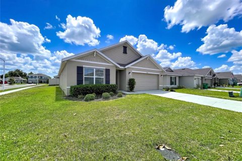 Villa ou maison à vendre à Zephyrhills, Floride: 4 chambres, 171.5 m2 № 2129749 - photo 3